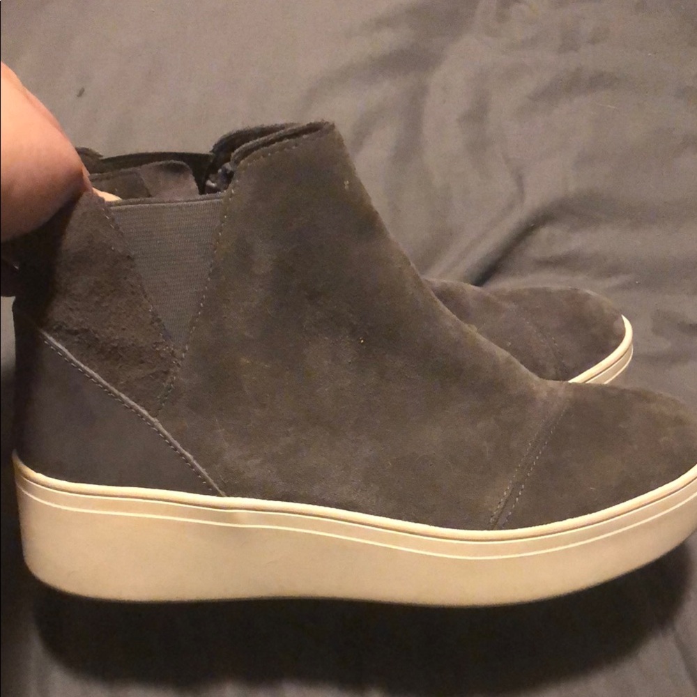 Toms Brown Chukka Boots with Versatile Comfort